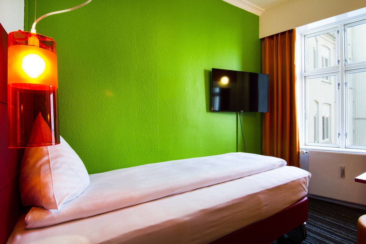 Ropa de cama hipoalergénica, edredones de plumas, escritorio
