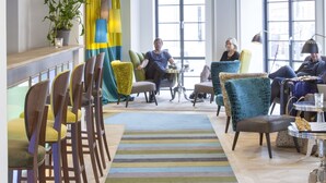 Lobby-lounge