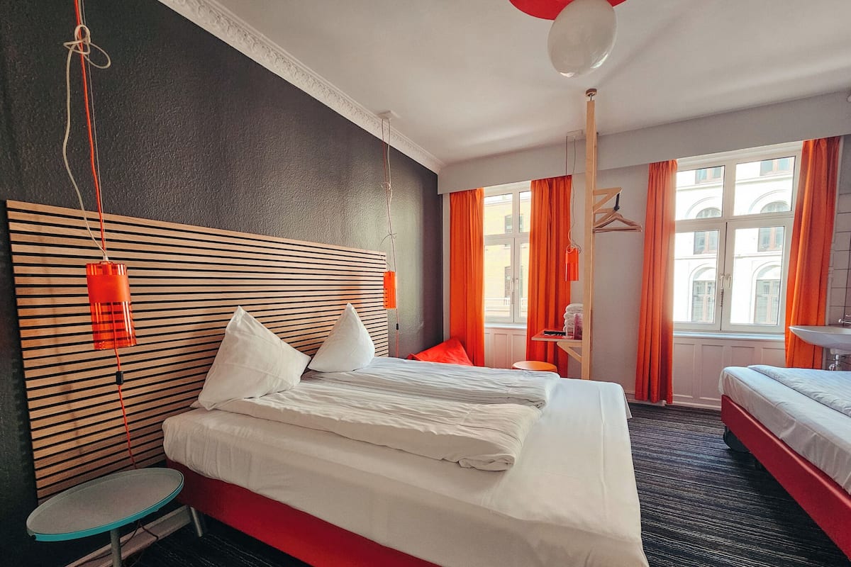 Ropa de cama hipoalergénica, edredones de plumas, escritorio