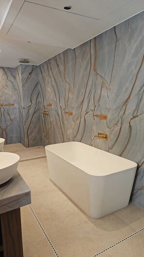 Junior Suite, 1 King Bed (Deluxe) | Bathroom | Eco-friendly toiletries, hair dryer, towels, soap