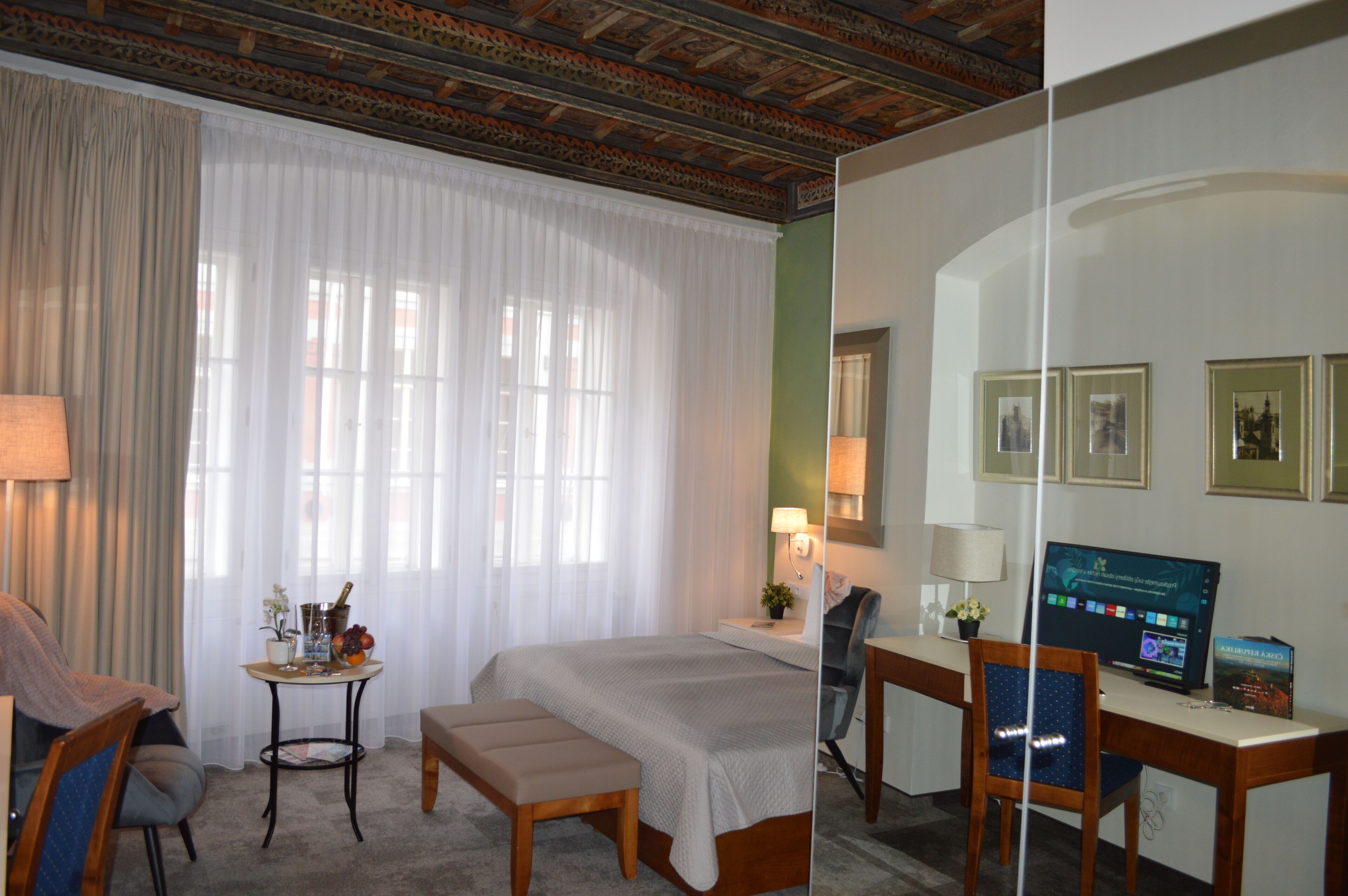 superior double room | 1 bedroom, hypo-allergenic bedding, in-room safe, desk