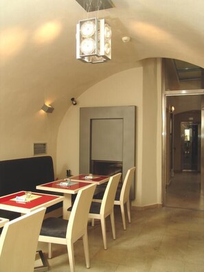 Free daily buffet breakfast - The Golden Wheel (Prague)