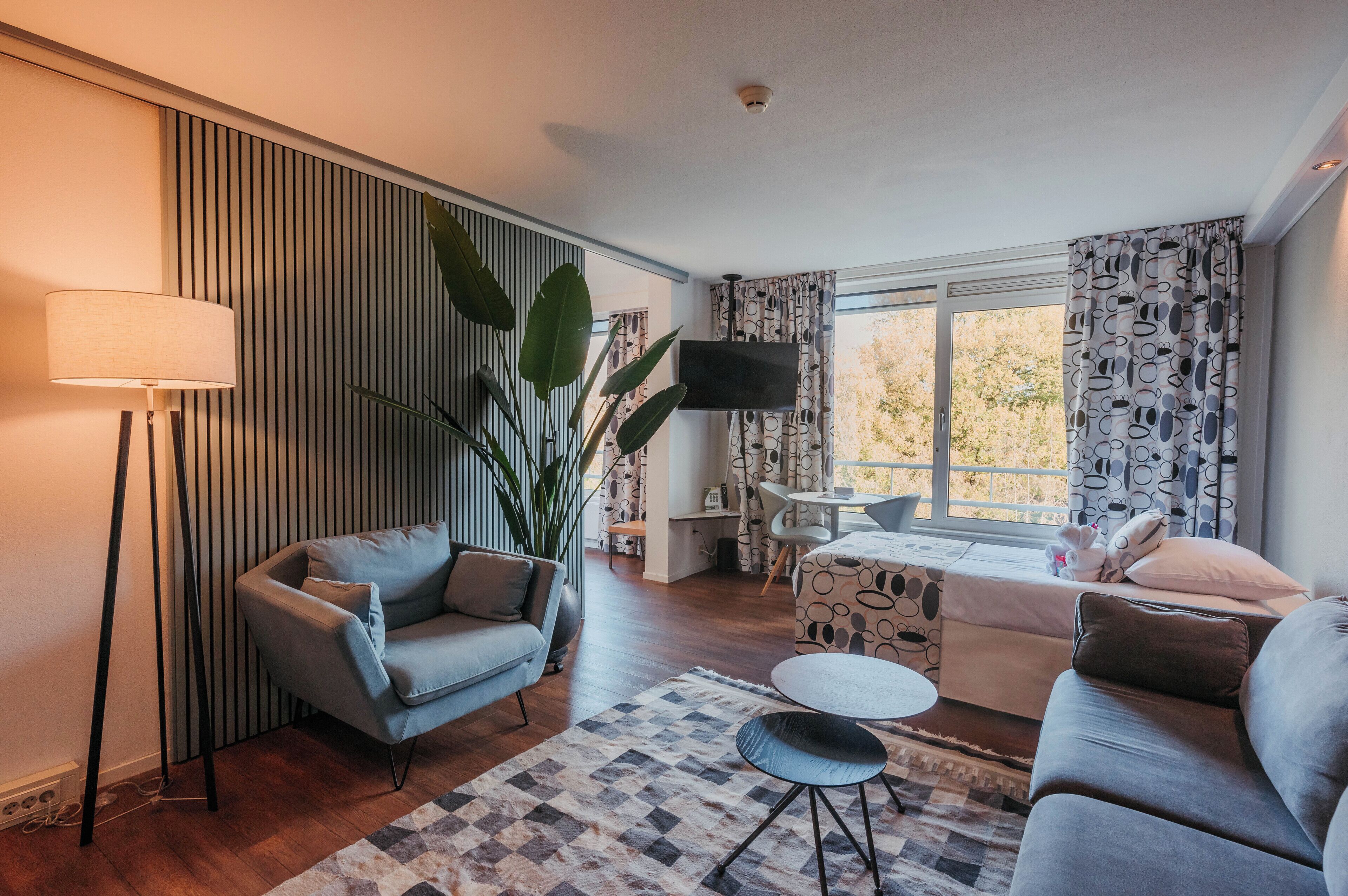 Business Suite | 1 bedroom, minibar, in-room safe, desk