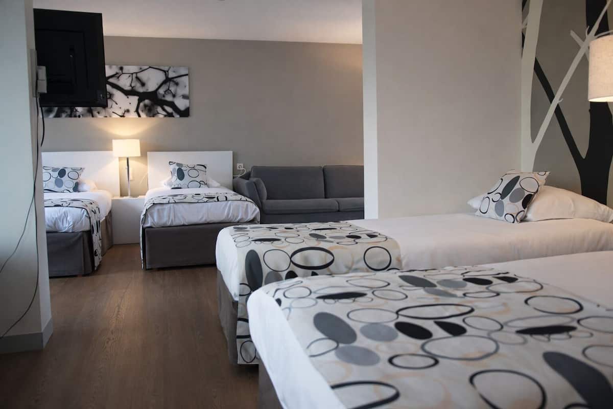 Familierom | 1 soverom, minibar, safe på rommet og skrivebord