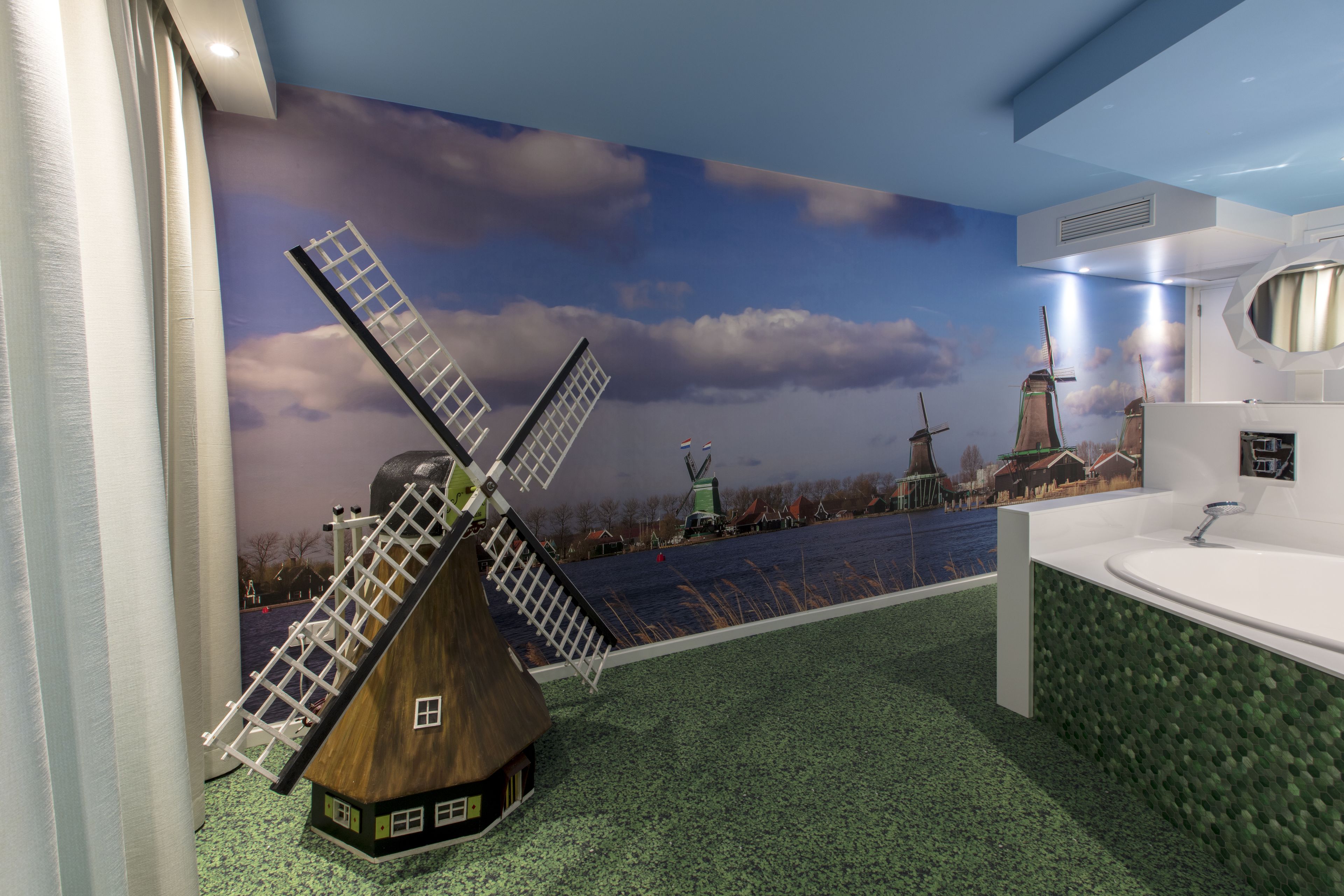 design suite | 1 bedroom, hypo-allergenic bedding, minibar, in-room safe