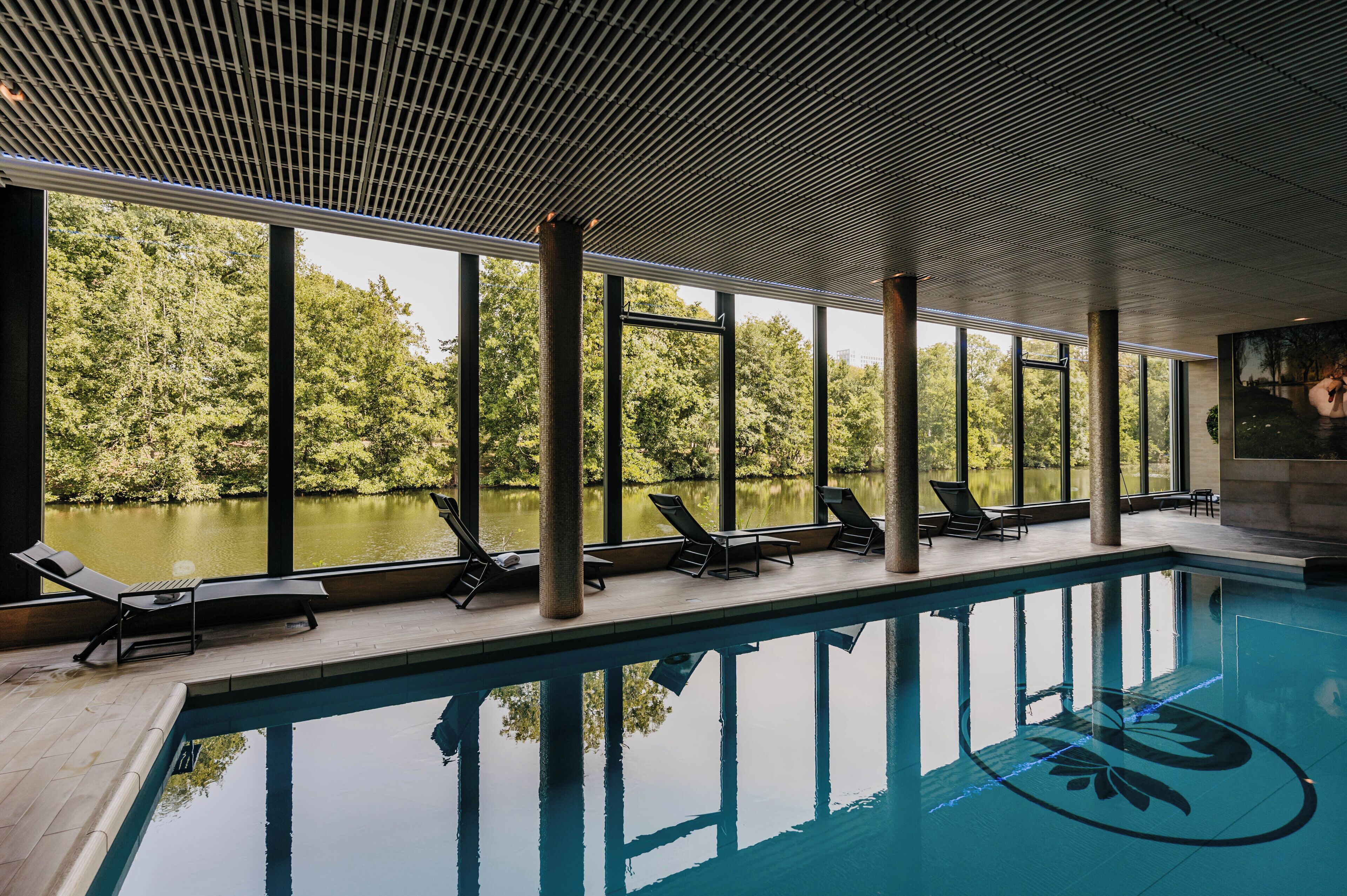 Una piscina cubierta