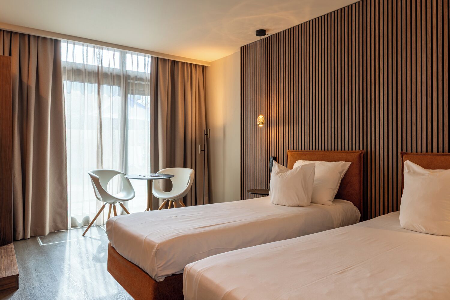 Standard Room | 1 bedroom, minibar, in-room safe, desk