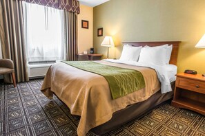 Desk, laptop workspace, blackout curtains, iron/ironing board - Comfort Inn Weirton - Steubenville (Weirton)