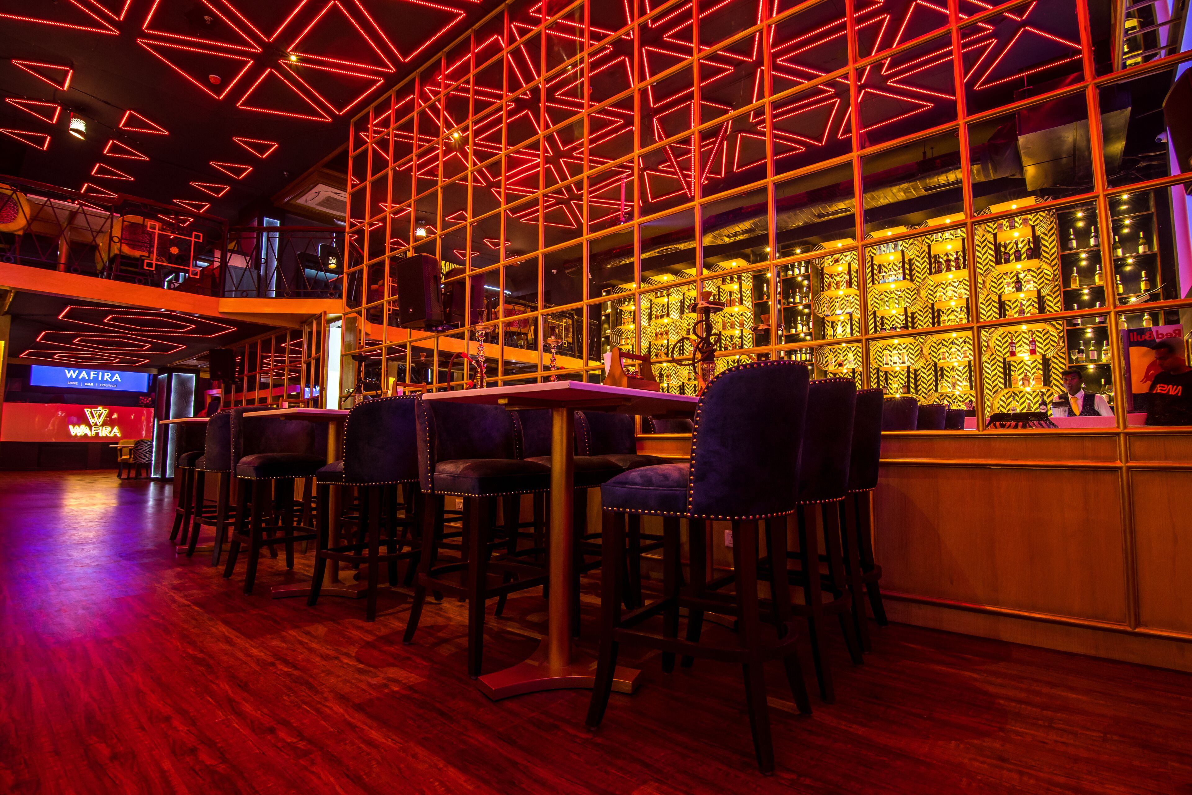 6 restaurantes; se sirven desayunos 