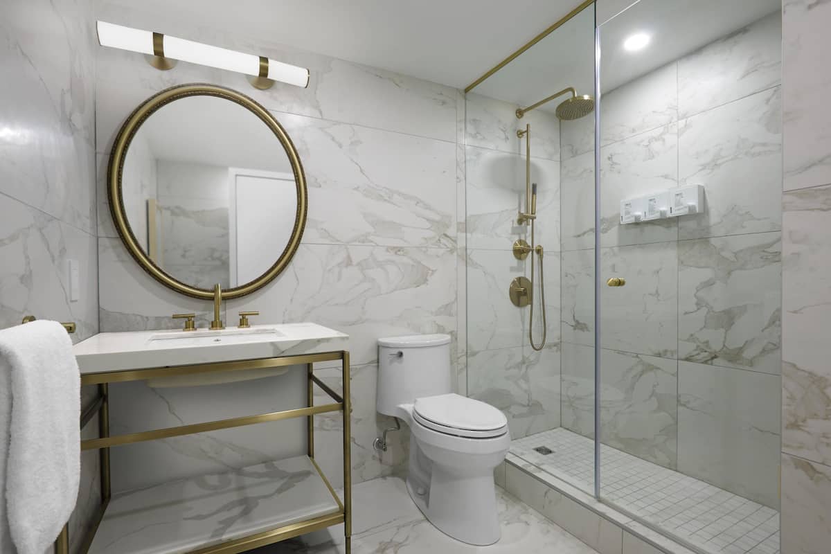 Rainfall showerhead, free toiletries, hair dryer, towels