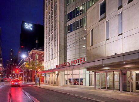 Pantages Hotel Downtown Toronto - Image 6