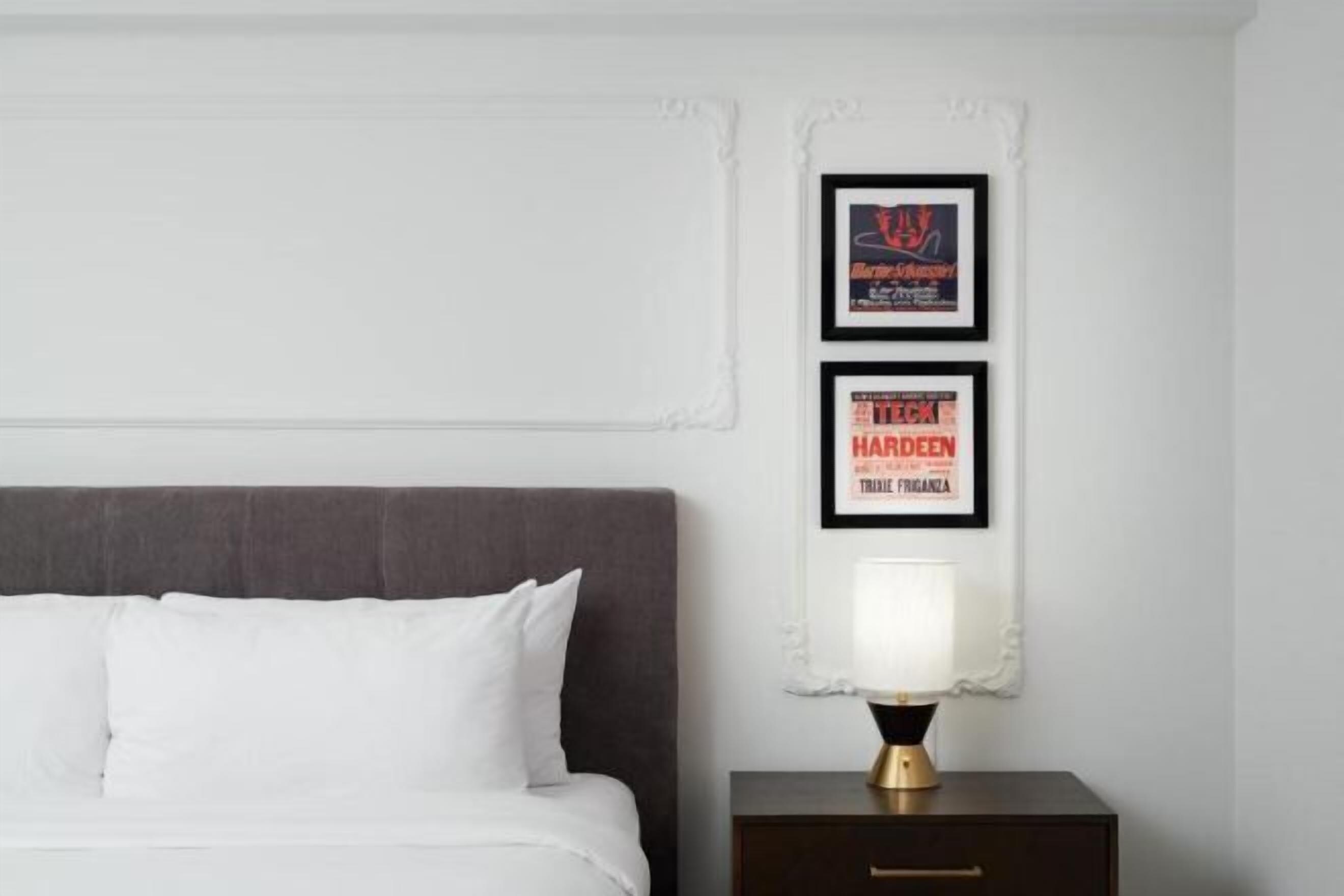 1 多间卧室、防过敏的被褥、客房内保险箱、办公桌