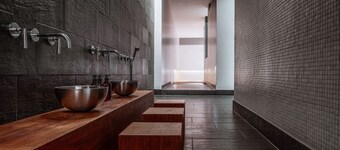 Hotel Q