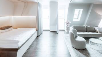 Penthouse Design, vue cour intérieure | Literie hypoallergénique, minibar, coffres-forts dans les chambres