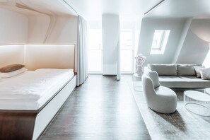 Ropa de cama hipoalergénica y minibar 