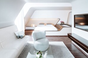 Studio | Hypo-allergenic bedding, minibar, in-room safe, laptop workspace - Hotel Q (Berlin)