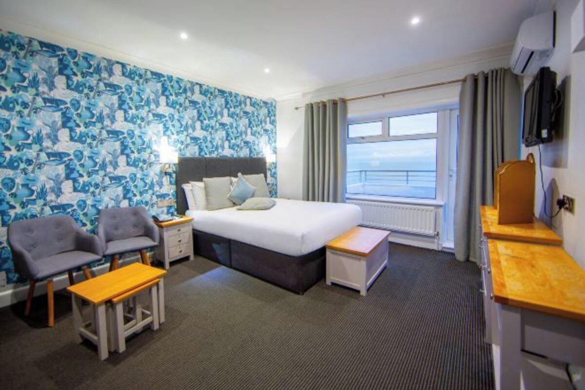 Desk, iron/ironing board (on request), free WiFi, bed sheets
