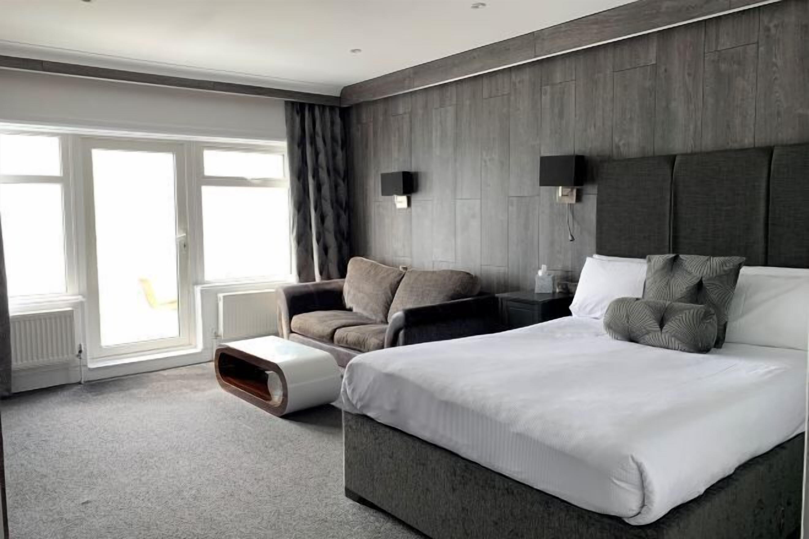 Desk, iron/ironing board, free WiFi, bed sheets