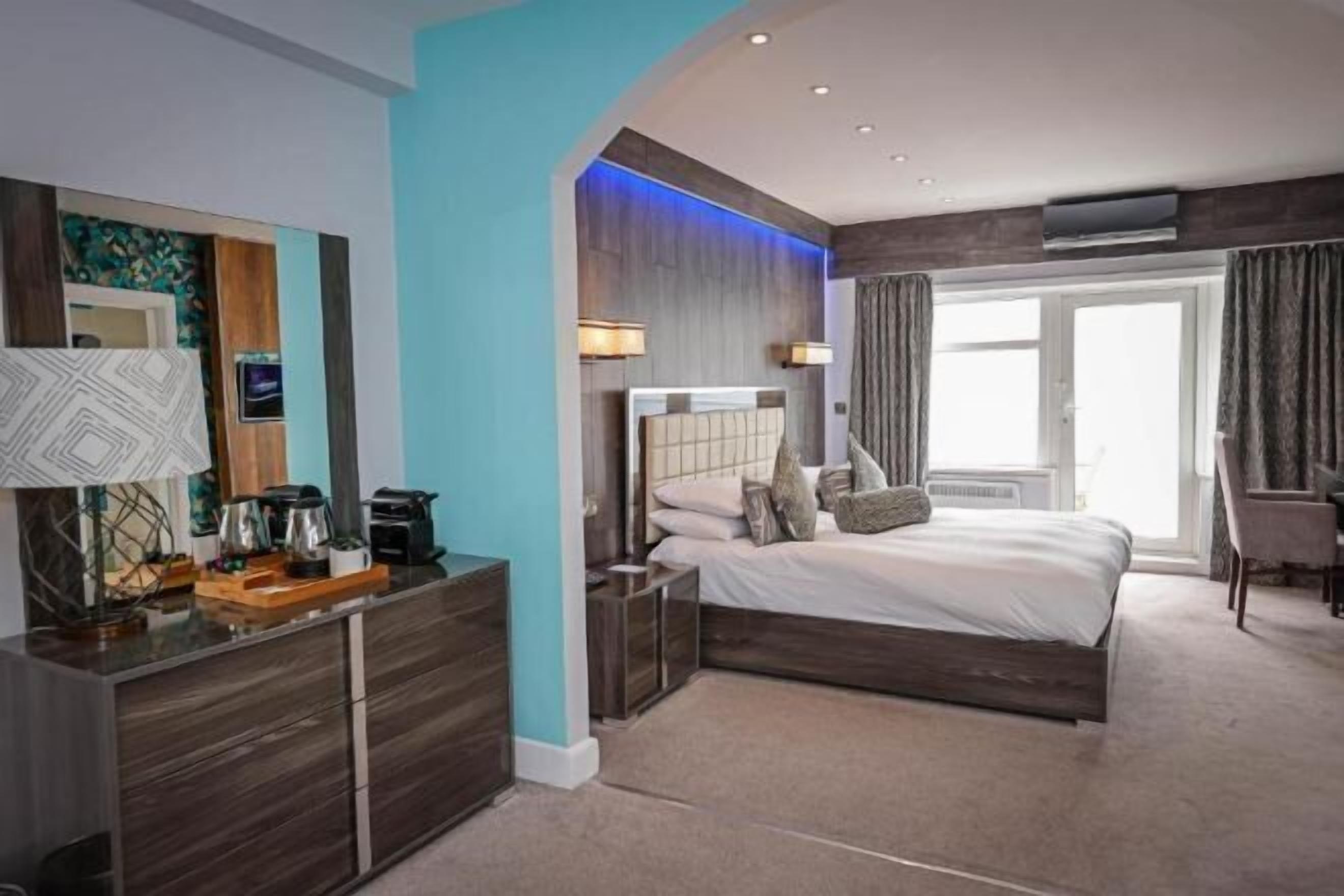 Desk, iron/ironing board, free WiFi, bed sheets