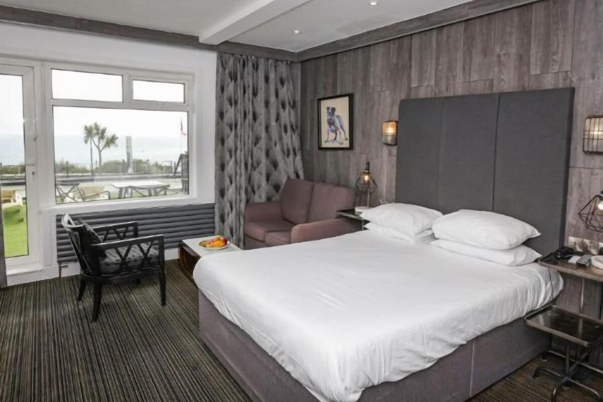 Desk, iron/ironing board (on request), free WiFi, bed sheets