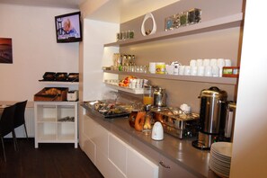 Daily buffet breakfast for a fee - Hotel Carlton (Frankfurt)
