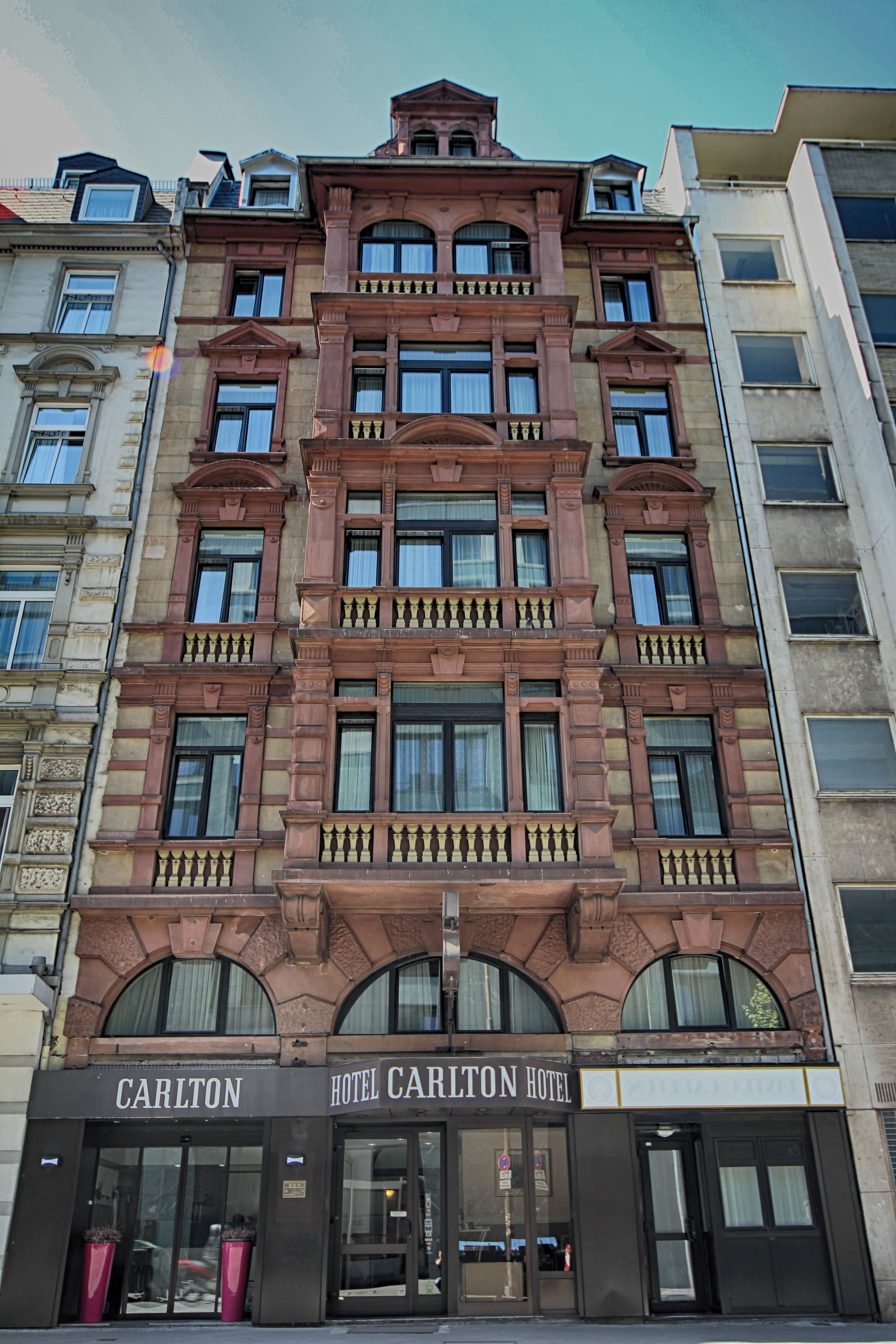 Photo - Carlton Hotel