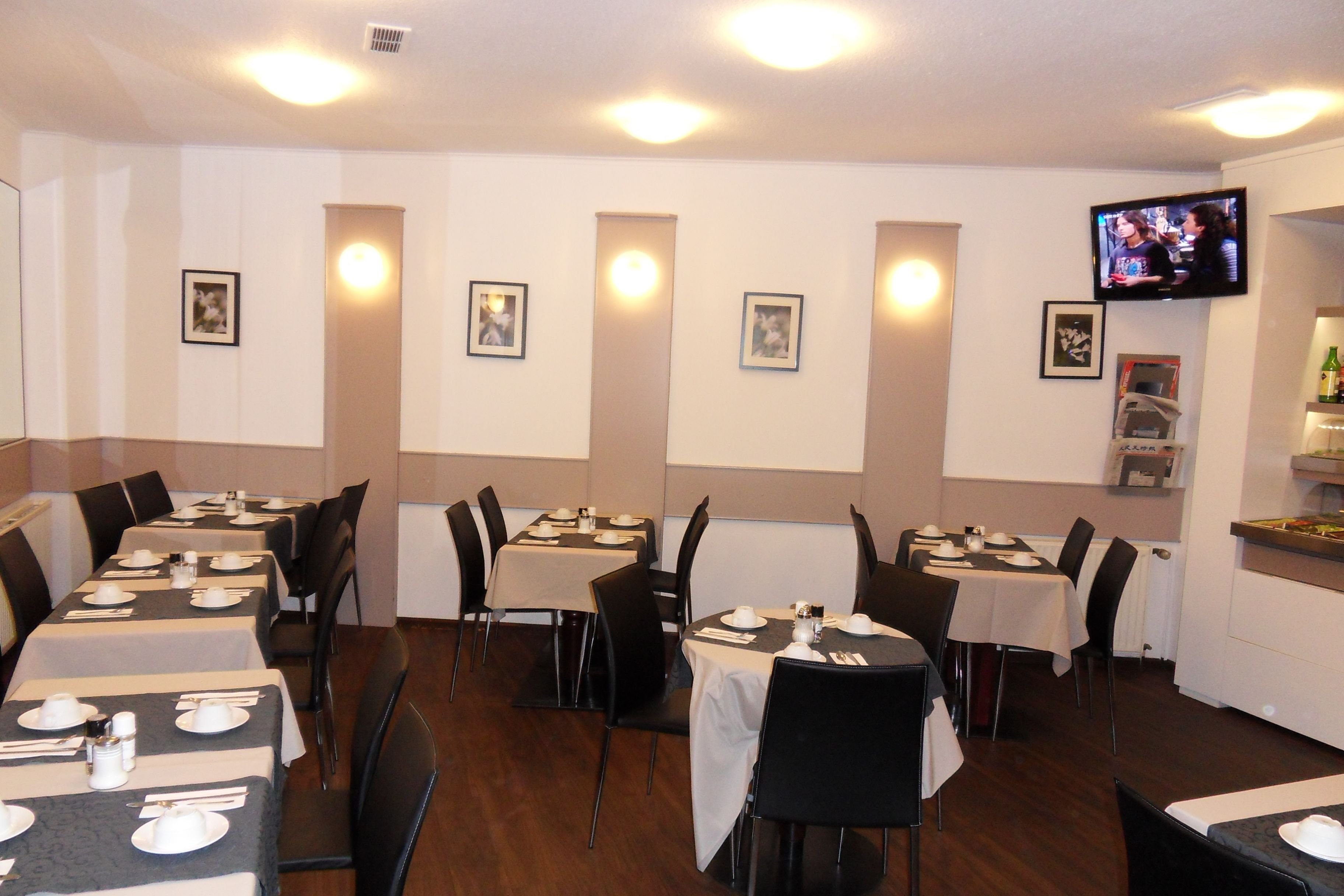 Desayuno buffet diario (EUR 10 por persona)