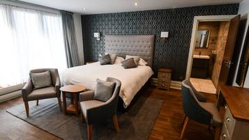 Executive Double Room | Hypo-allergenic bedding, individually decorated, individually furnished
