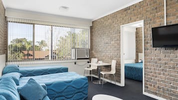 Family Room | Desk, iron/ironing board, free cots/infant beds, rollaway beds