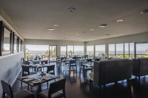 2 restaurants servant le dîner