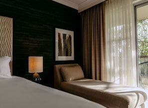 A hotel room with a bed, a bedside table with a lamp, a framed picture on the wall, and a view through the window. -  Peppers Clear Mountain (Cashmere)