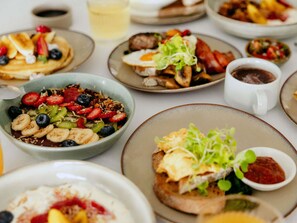 A variety of breakfast dishes on a table. - Peppers Clear Mountain (Cashmere)