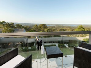 Desk, iron/ironing board, cots/infant beds, free WiFi - Mercure Clear Mountain Lodge (Cashmere)