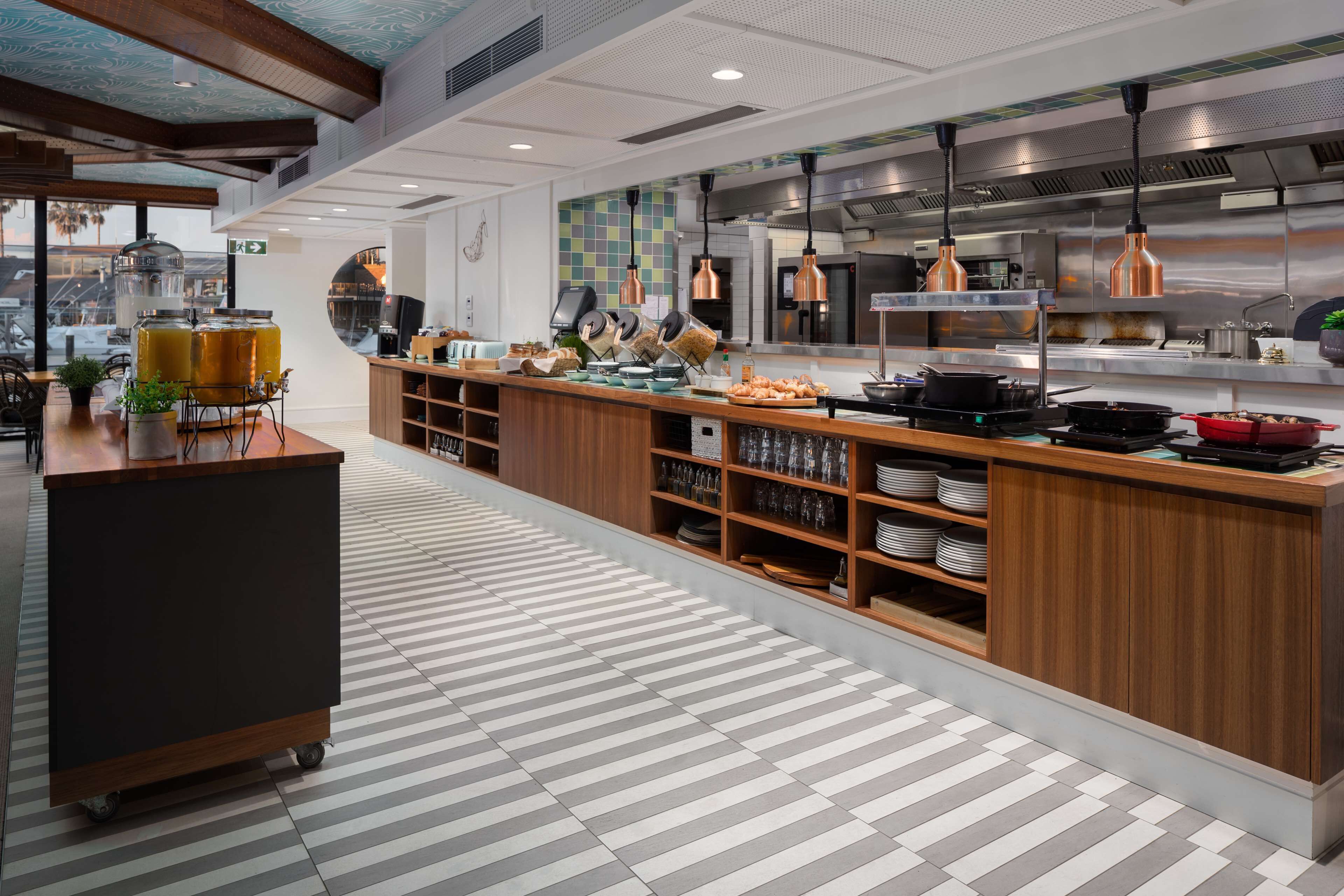 بوفيه فطور يوميًا مقابل رسوم