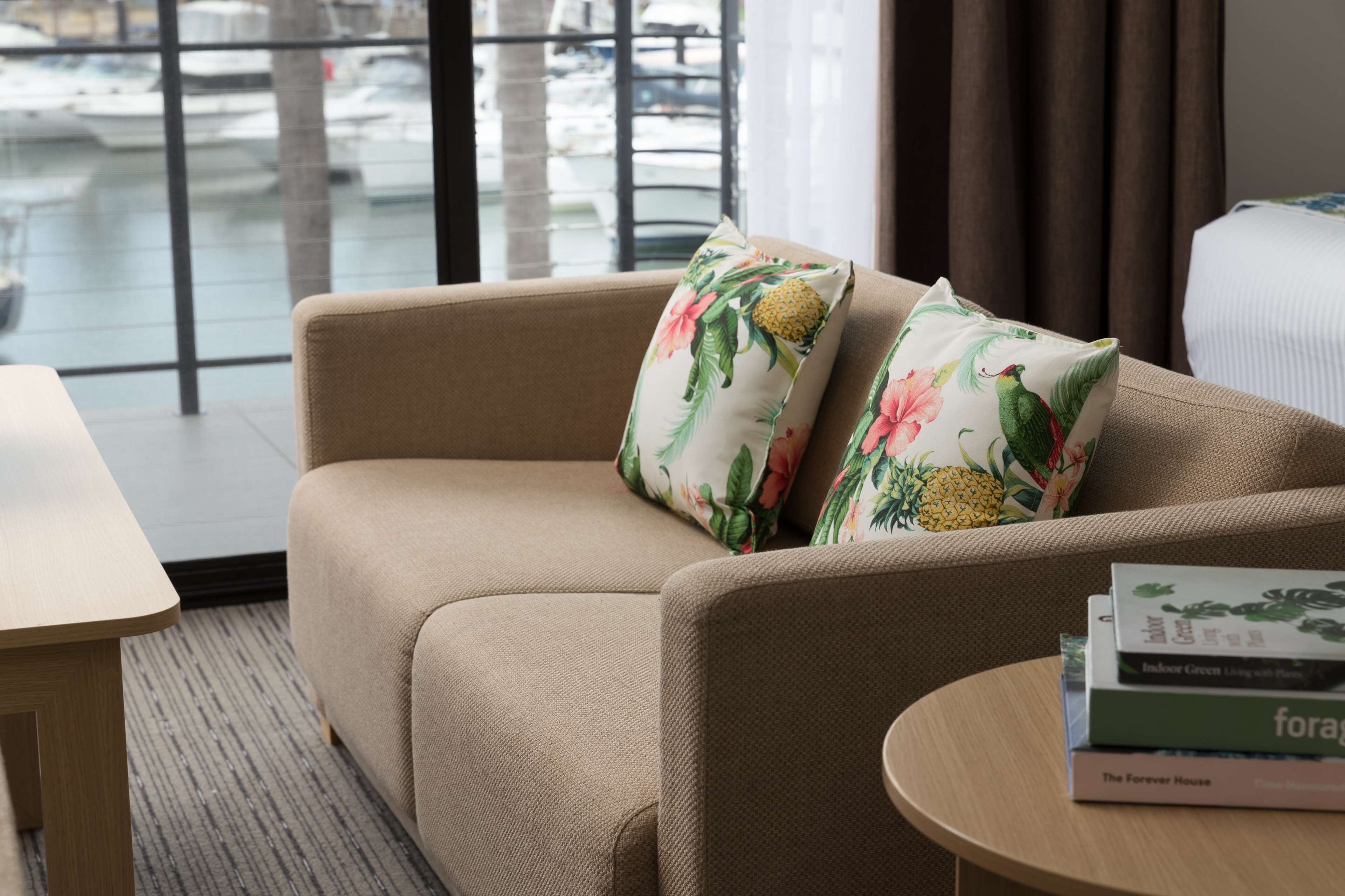 Water View Suite | Premium bedding, minibar, in-room safe, desk