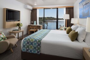 Chambre, 1 trÚs grand lit, vue sur le fleuve | Literie de qualité, minibar, coffre-fort, bureau