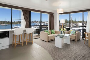 Executive Suite | Premium bedding, minibar, in-room safe, desk - Sails Port Macquarie - By Rydges (Port Macquarie)