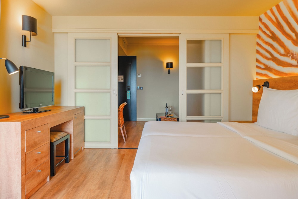 Calheta Beach by null