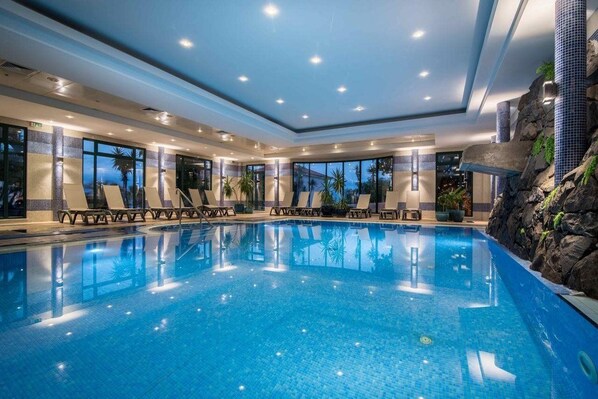 Piscine couverte, piscine extérieure