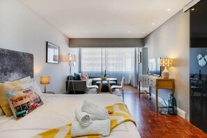 In-room safe, iron/ironing board, free WiFi - Mouille Point Village (Cape Town)