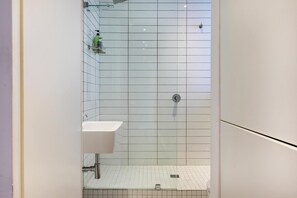 Baño | Regadera, amenidades de baño gratuitas, secadora de cabello, toallas