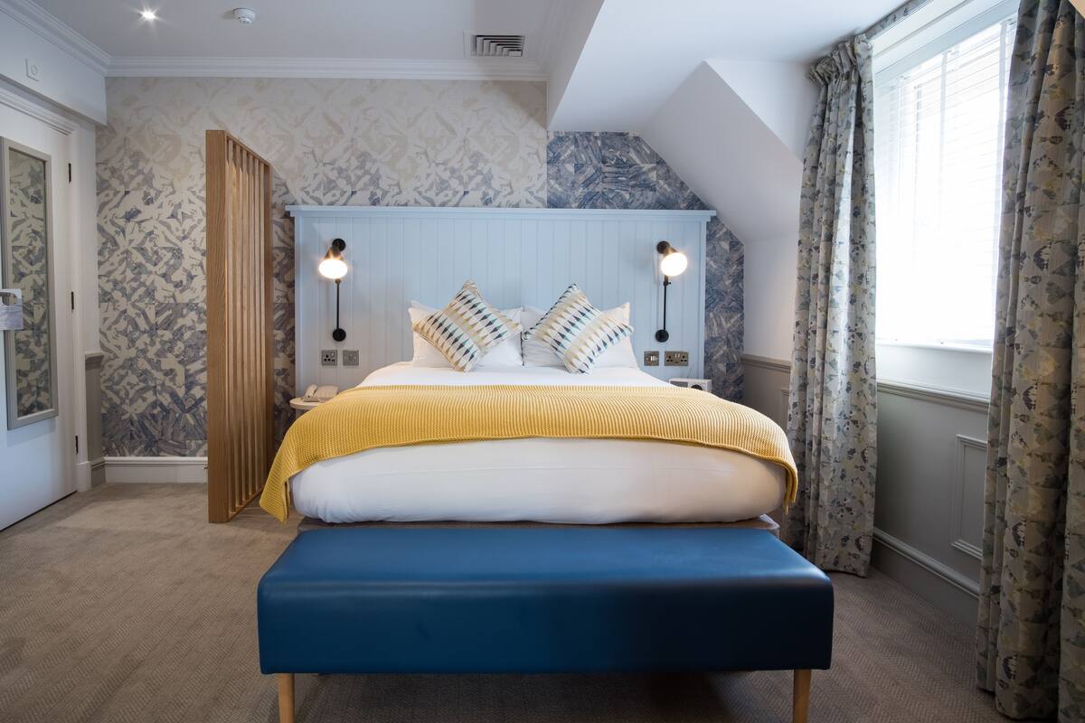 superior room | 1 bedroom, premium bedding, desk, laptop workspace