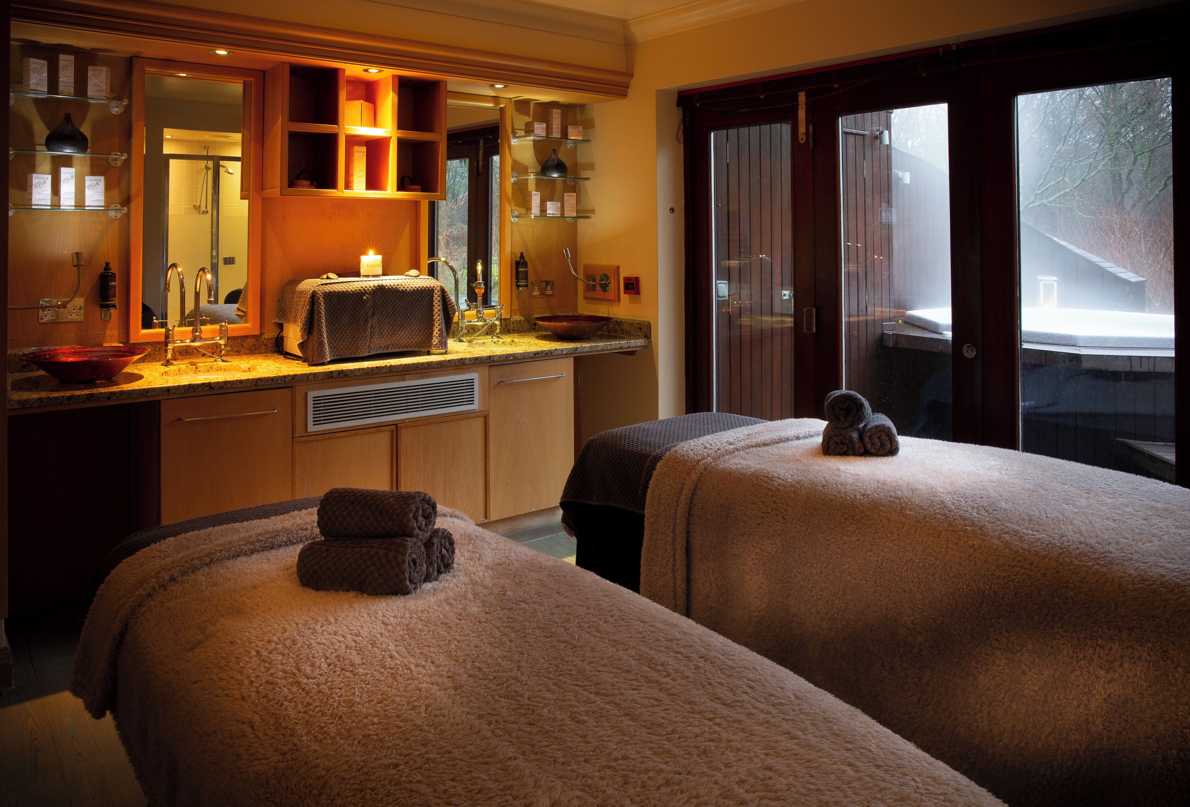 Couples treatment room(s), sauna, hot tub, steam room, body treatments