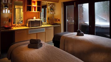Couples treatment room(s), sauna, hot tub, steam room, body treatments