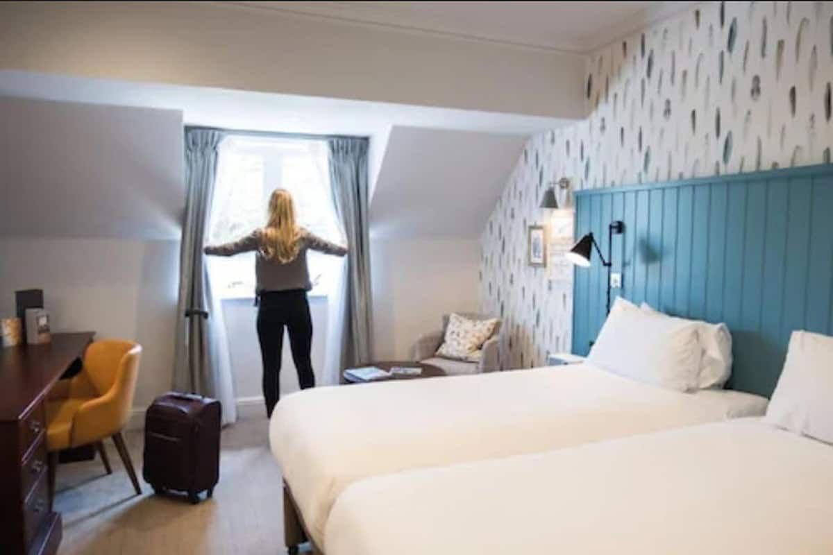1 quarto, roupas de cama premium, escrivaninha