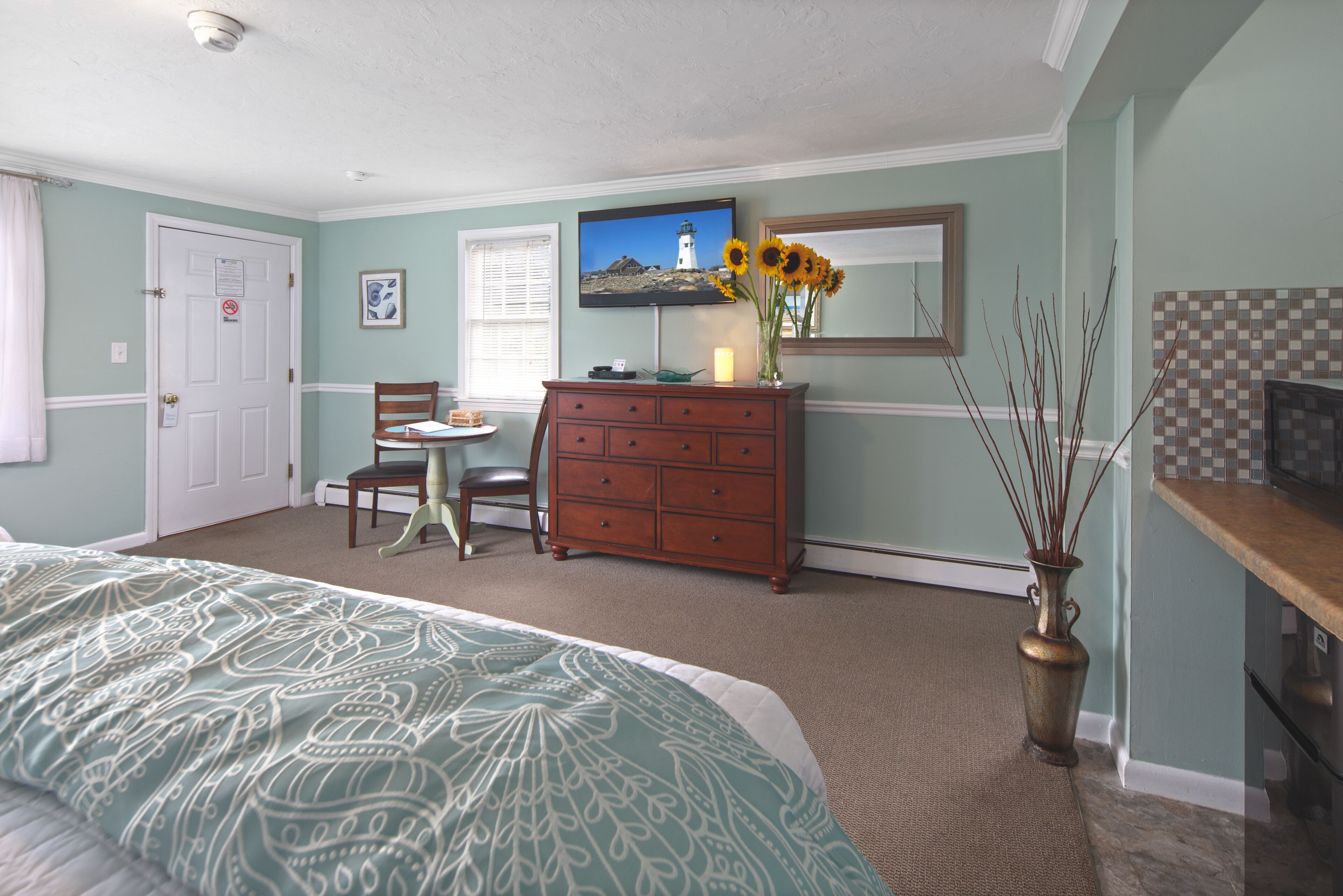 partial ocean view queen room | premium bedding, blackout curtains, iron/ironing board, rollaway beds