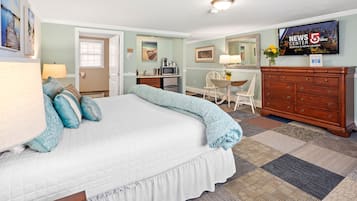 Standard Room, 1 King Bed | Premium bedding, blackout drapes, iron/ironing board, rollaway beds