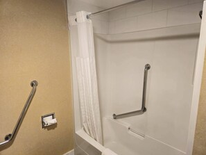 Room, 1 Queen Bed, Accessible, Non Smoking | Premium bedding, desk, laptop workspace, blackout curtains - Rodeway Inn & Suites (Kamloops)