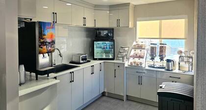 Rodeway Inn & Suites