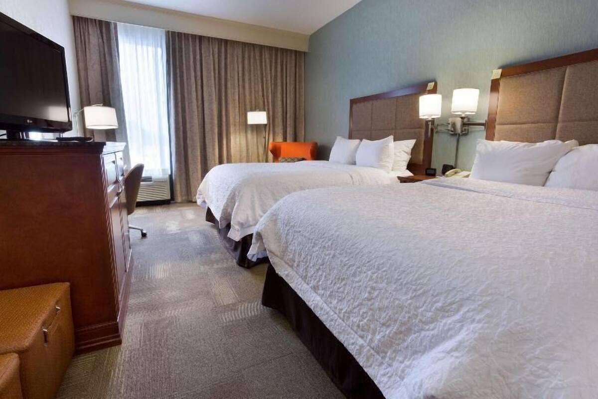 Premium bedding, in-room safe, desk, laptop workspace